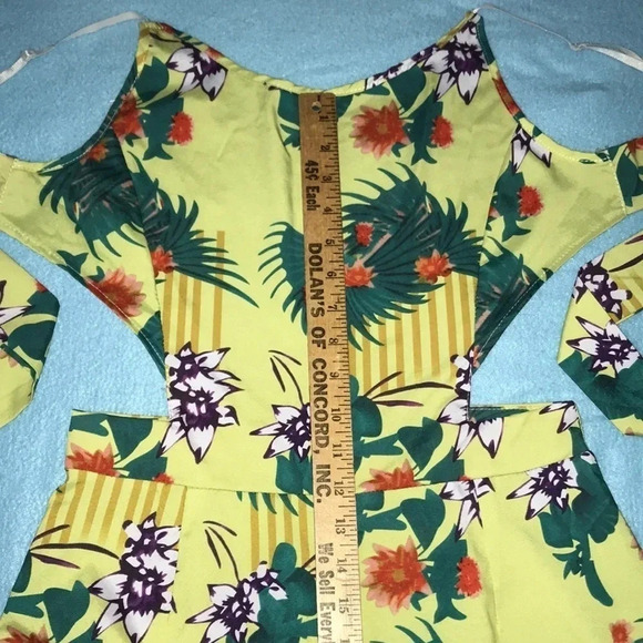 𝅺TROPICAL print jumpsuit cut out sides ties in back sexy slinky NEW size S - Picture 7 of 9